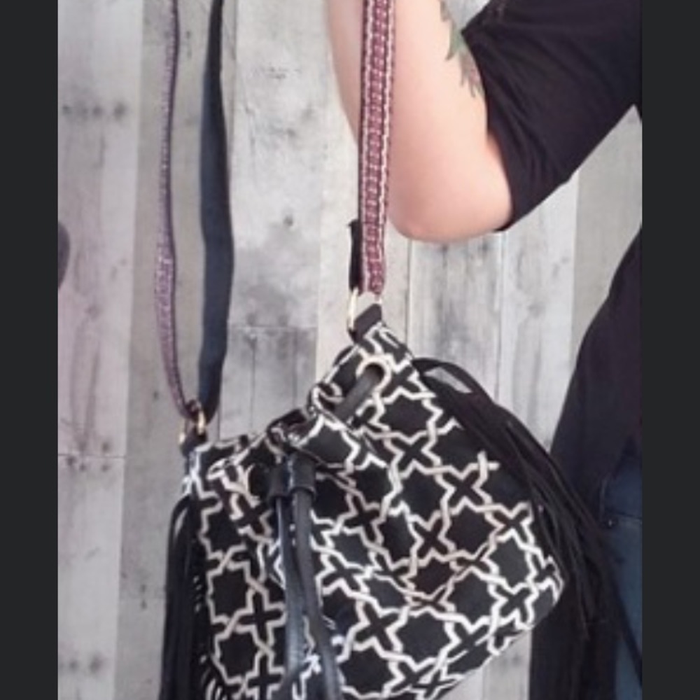 ❤️SOLD❤️ Drawstring bucket purse with fringe